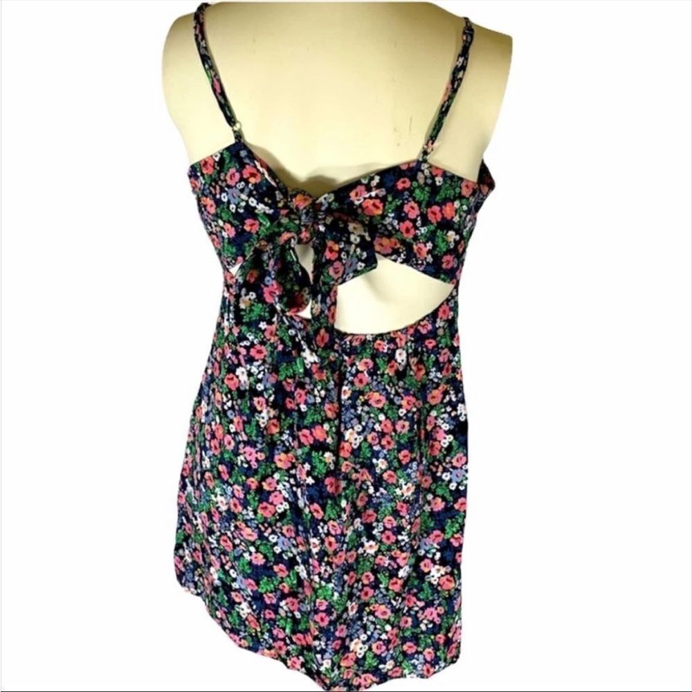 ✨ DRESS FORUM Button Down Flower Dress✨ - Picture 5 of 8